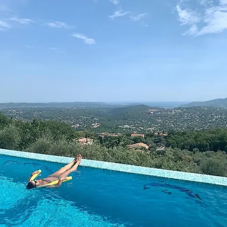 Les Volets Bleus Guest house Speracedes