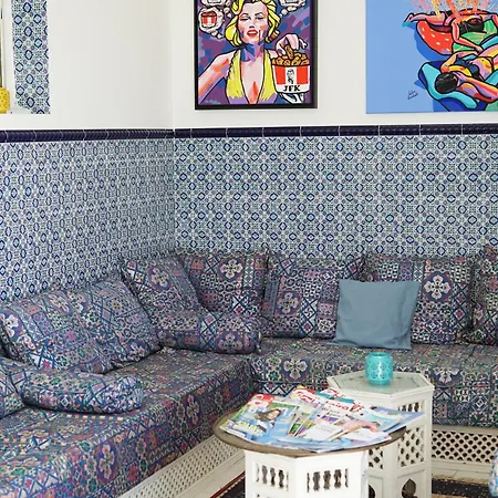 Les Volets Bleus Guest house *